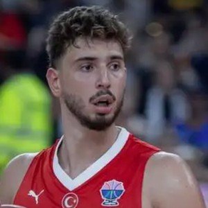 持续进化！他险成欧锦赛历史第四人，效率恐怖，火箭球迷已乐开花